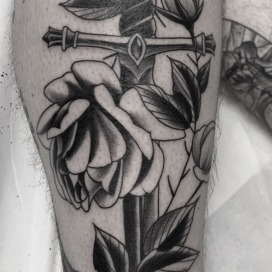 Schwert und rosen tattoo - Mathi